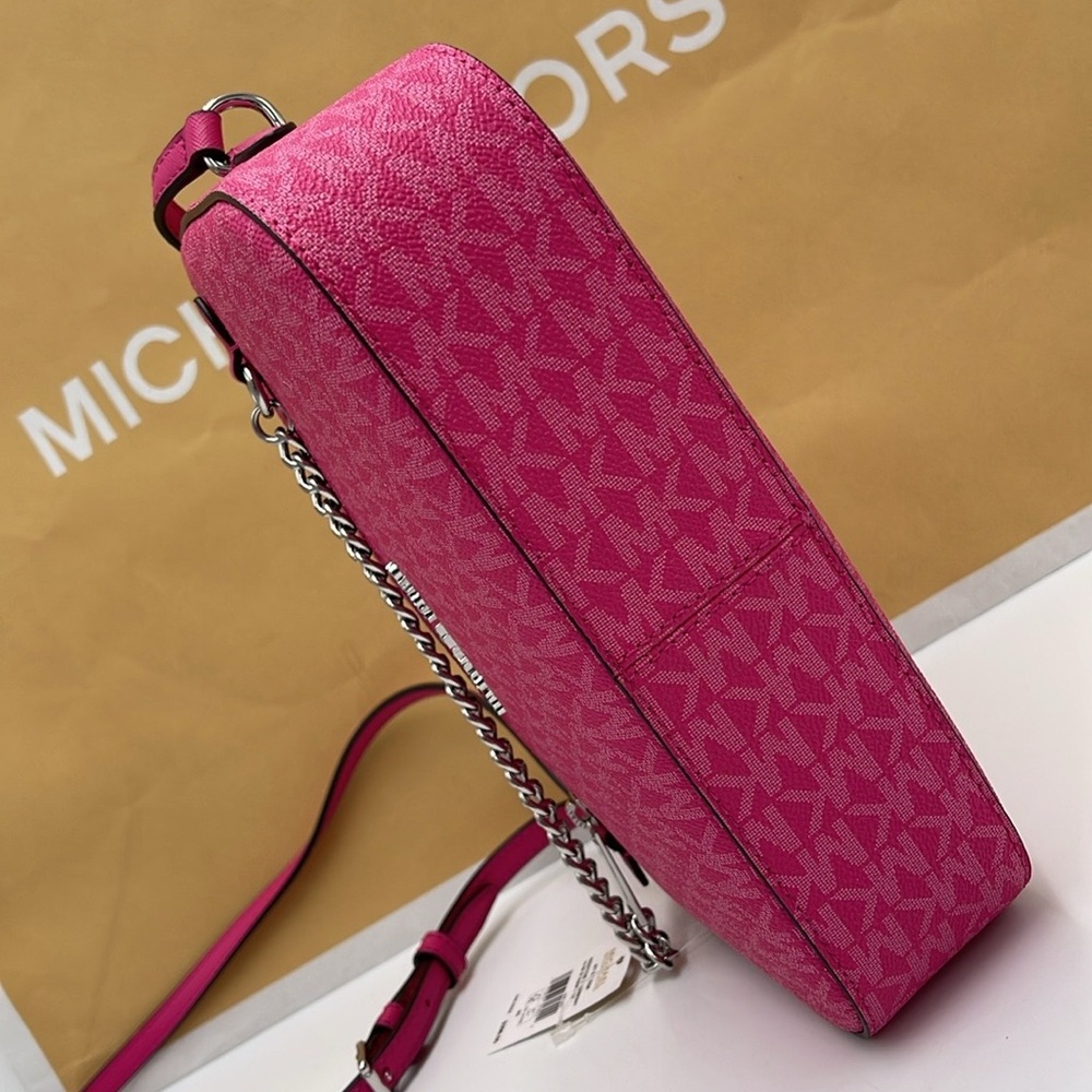 Michael Kors Jet Set Large Signature Logo Chain Crossbody Bag
Dragonfruit
NWT - Picture 6 of 16